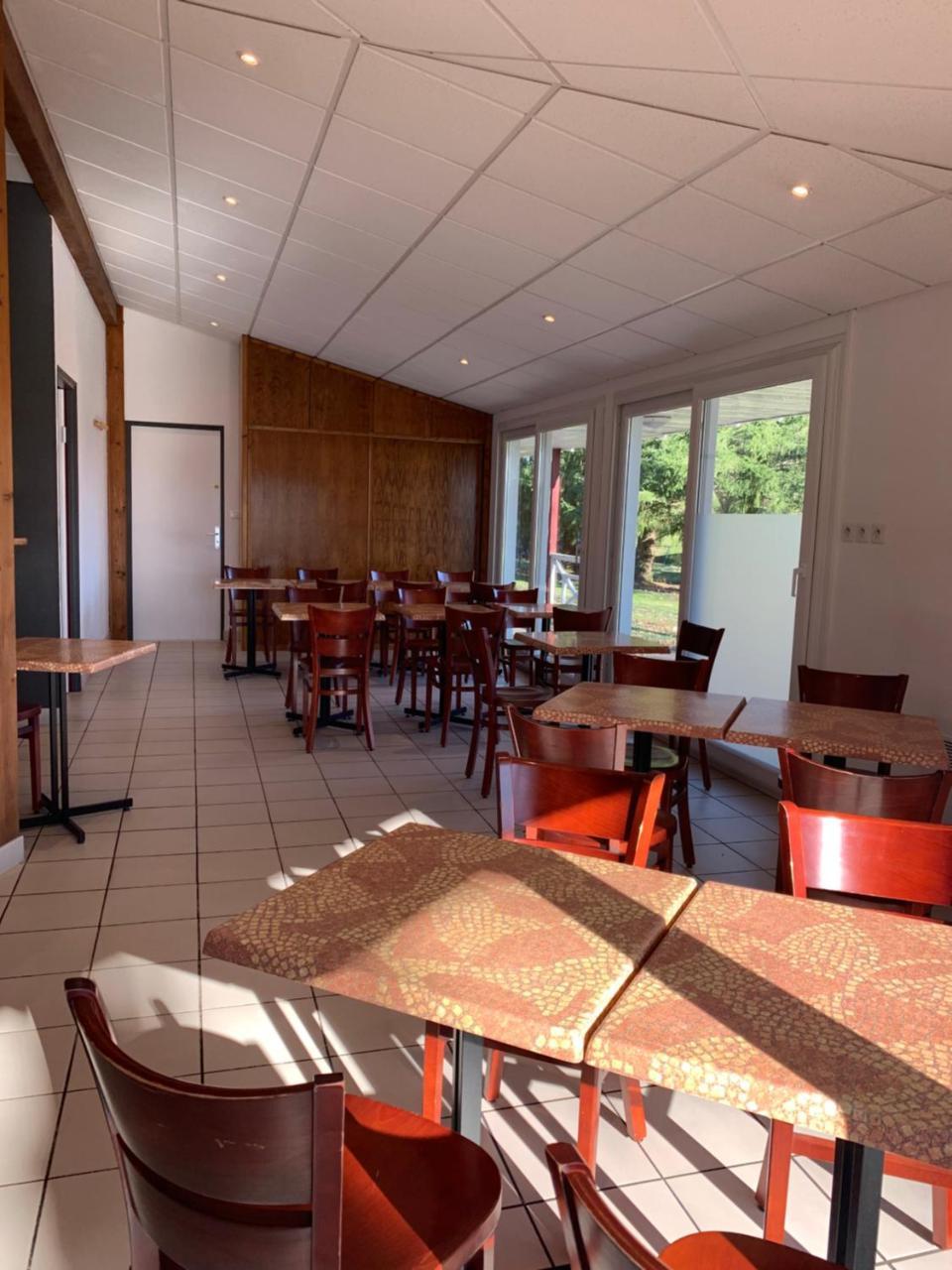 Mape Hotel Dampierre-en-Burly Kültér fotó